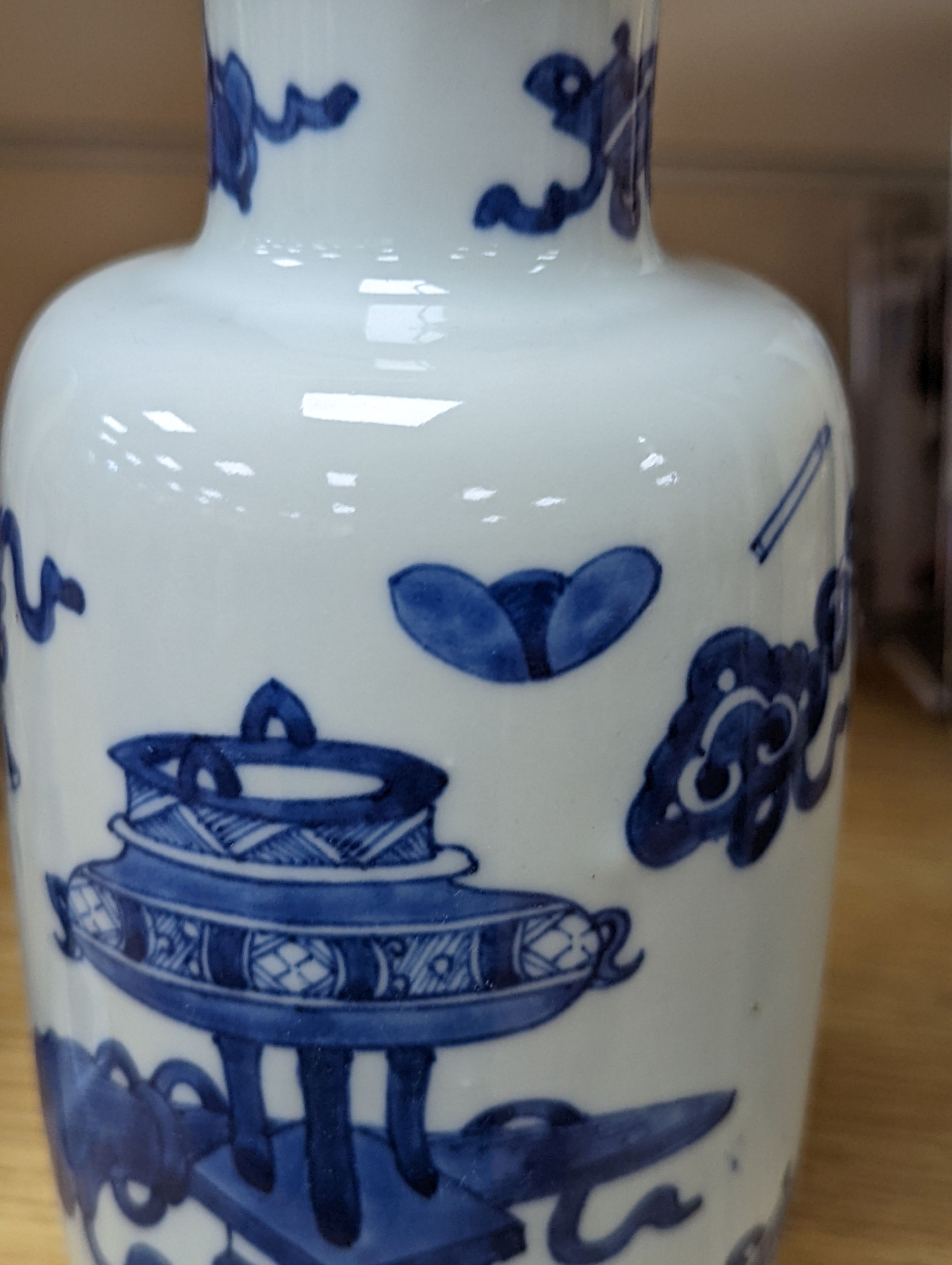 A Chinese blue and white ‘Antiques’ vase, 19.5 cms high.